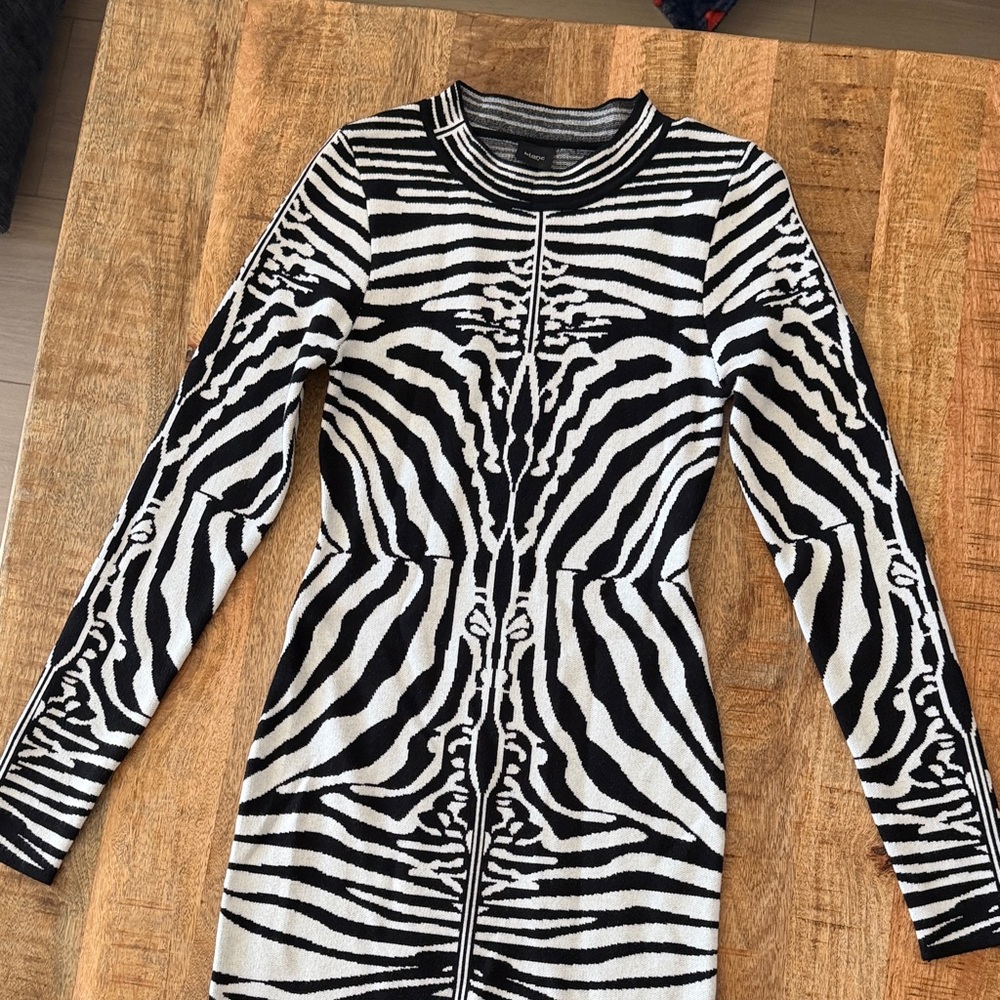 Elegant Zebra Pattern Long Sleeve Dress